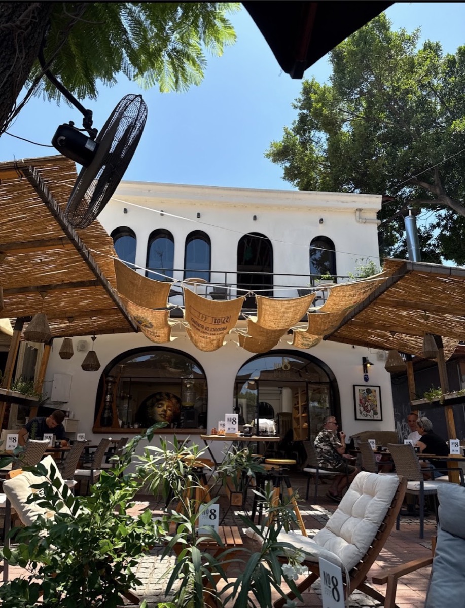 No.8 Cafe courtyard